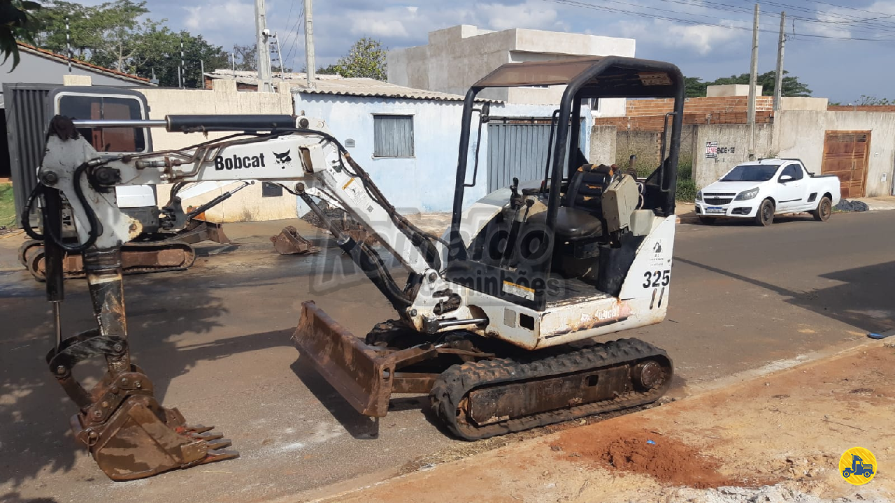 MINI ESCAVADEIRA BOBCAT 325 Reinaldo Caminhões ARARAQUARA SÃO PAULO SP